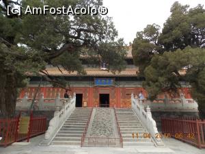 [P40] Beijing, Templul Confucius, Sala Marii Realizări, în stânga lângă panoul explicativ se vede bătrânul Chiparos ce Atinge Răul » foto by mprofeanu
 - 
<span class="allrVoted glyphicon glyphicon-heart hidden" id="av831304"></span>
<a class="m-l-10 hidden" id="sv831304" onclick="voting_Foto_DelVot(,831304,6234)" role="button">șterge vot <span class="glyphicon glyphicon-remove"></span></a>
<a id="v9831304" class=" c-red"  onclick="voting_Foto_SetVot(831304)" role="button"><span class="glyphicon glyphicon-heart-empty"></span> <b>LIKE</b> = Votează poza</a> <img class="hidden"  id="f831304W9" src="/imagini/loader.gif" border="0" /><span class="AjErrMes hidden" id="e831304ErM"></span>