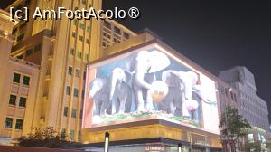 [P03] ecran 3D amplasat pe fațada magazinului Beijing Department Store » foto by elenaadina
 - 
<span class="allrVoted glyphicon glyphicon-heart hidden" id="av1534315"></span>
<a class="m-l-10 hidden" id="sv1534315" onclick="voting_Foto_DelVot(,1534315,6234)" role="button">șterge vot <span class="glyphicon glyphicon-remove"></span></a>
<a id="v91534315" class=" c-red"  onclick="voting_Foto_SetVot(1534315)" role="button"><span class="glyphicon glyphicon-heart-empty"></span> <b>LIKE</b> = Votează poza</a> <img class="hidden"  id="f1534315W9" src="/imagini/loader.gif" border="0" /><span class="AjErrMes hidden" id="e1534315ErM"></span>