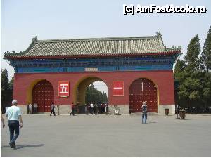 [P01] Poarta de sud a templului paradisului “Temple of Heaven” sau “Tiantan” » foto by cdiana
 - 
<span class="allrVoted glyphicon glyphicon-heart hidden" id="av477474"></span>
<a class="m-l-10 hidden" id="sv477474" onclick="voting_Foto_DelVot(,477474,6234)" role="button">șterge vot <span class="glyphicon glyphicon-remove"></span></a>
<a id="v9477474" class=" c-red"  onclick="voting_Foto_SetVot(477474)" role="button"><span class="glyphicon glyphicon-heart-empty"></span> <b>LIKE</b> = Votează poza</a> <img class="hidden"  id="f477474W9" src="/imagini/loader.gif" border="0" /><span class="AjErrMes hidden" id="e477474ErM"></span>