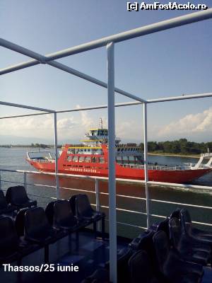 [P79] Două ferry trec unul pe lângă celălalt. Al meu se îndreaptă spre Keramoti. Vacanta s-a sfârșit.  » foto by ovidiuyepi
 - 
<span class="allrVoted glyphicon glyphicon-heart hidden" id="av642210"></span>
<a class="m-l-10 hidden" id="sv642210" onclick="voting_Foto_DelVot(,642210,6346)" role="button">șterge vot <span class="glyphicon glyphicon-remove"></span></a>
<a id="v9642210" class=" c-red"  onclick="voting_Foto_SetVot(642210)" role="button"><span class="glyphicon glyphicon-heart-empty"></span> <b>LIKE</b> = Votează poza</a> <img class="hidden"  id="f642210W9" src="/imagini/loader.gif" border="0" /><span class="AjErrMes hidden" id="e642210ErM"></span>