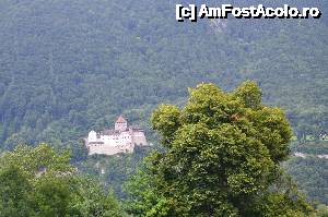 P03 [AUG-2013] Vaduz, Liechtenstein. Schloss Vaduz, castelul Vaduz, dominanta peisajului în această parte a văii Rinului