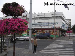 [P25] Centrul comercial de la intersectia straii Jokai Mor cu drumul 71 (Szechenyi Istvan Utca)  » foto by dannaa
 - 
<span class="allrVoted glyphicon glyphicon-heart hidden" id="av473346"></span>
<a class="m-l-10 hidden" id="sv473346" onclick="voting_Foto_DelVot(,473346,6382)" role="button">șterge vot <span class="glyphicon glyphicon-remove"></span></a>
<a id="v9473346" class=" c-red"  onclick="voting_Foto_SetVot(473346)" role="button"><span class="glyphicon glyphicon-heart-empty"></span> <b>LIKE</b> = Votează poza</a> <img class="hidden"  id="f473346W9" src="/imagini/loader.gif" border="0" /><span class="AjErrMes hidden" id="e473346ErM"></span>
