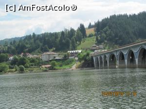 [P07] Lac acumulare Bicaz - Viaduct cu soseaua ce duce catre Durau » foto by Sandibell
 - 
<span class="allrVoted glyphicon glyphicon-heart hidden" id="av1092524"></span>
<a class="m-l-10 hidden" id="sv1092524" onclick="voting_Foto_DelVot(,1092524,6417)" role="button">șterge vot <span class="glyphicon glyphicon-remove"></span></a>
<a id="v91092524" class=" c-red"  onclick="voting_Foto_SetVot(1092524)" role="button"><span class="glyphicon glyphicon-heart-empty"></span> <b>LIKE</b> = Votează poza</a> <img class="hidden"  id="f1092524W9" src="/imagini/loader.gif" border="0" /><span class="AjErrMes hidden" id="e1092524ErM"></span>