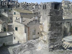 [P50] Matera. Acesta era coșul casei de dedesubt, dar aici este o stradă!!! Sistemul casă peste casă face să mergi pe străzi dar de fapt să fii pe acoperișurile caselor de dedesubt.  » foto by Aurici
 - 
<span class="allrVoted glyphicon glyphicon-heart hidden" id="av738498"></span>
<a class="m-l-10 hidden" id="sv738498" onclick="voting_Foto_DelVot(,738498,6642)" role="button">șterge vot <span class="glyphicon glyphicon-remove"></span></a>
<a id="v9738498" class=" c-red"  onclick="voting_Foto_SetVot(738498)" role="button"><span class="glyphicon glyphicon-heart-empty"></span> <b>LIKE</b> = Votează poza</a> <img class="hidden"  id="f738498W9" src="/imagini/loader.gif" border="0" /><span class="AjErrMes hidden" id="e738498ErM"></span>