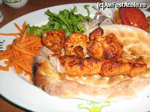 [P06] Tavuk sis kebab (kebab de pui) a la Gulen Pide » foto by chrisstina
 - 
<span class="allrVoted glyphicon glyphicon-heart hidden" id="av616083"></span>
<a class="m-l-10 hidden" id="sv616083" onclick="voting_Foto_DelVot(,616083,6661)" role="button">șterge vot <span class="glyphicon glyphicon-remove"></span></a>
<a id="v9616083" class=" c-red"  onclick="voting_Foto_SetVot(616083)" role="button"><span class="glyphicon glyphicon-heart-empty"></span> <b>LIKE</b> = Votează poza</a> <img class="hidden"  id="f616083W9" src="/imagini/loader.gif" border="0" /><span class="AjErrMes hidden" id="e616083ErM"></span>