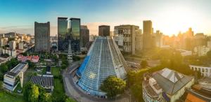 [P97] Catedrala din Rio,foto aerian,preluat » foto by AZE <span class="label label-default labelC_thin small">NEVOTABILĂ</span>