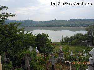 [P16] Şerbăneşti - Lacul Pucioasa văzut din curtea bisericii.  » foto by iulianic
 - 
<span class="allrVoted glyphicon glyphicon-heart hidden" id="av635996"></span>
<a class="m-l-10 hidden" id="sv635996" onclick="voting_Foto_DelVot(,635996,6734)" role="button">șterge vot <span class="glyphicon glyphicon-remove"></span></a>
<a id="v9635996" class=" c-red"  onclick="voting_Foto_SetVot(635996)" role="button"><span class="glyphicon glyphicon-heart-empty"></span> <b>LIKE</b> = Votează poza</a> <img class="hidden"  id="f635996W9" src="/imagini/loader.gif" border="0" /><span class="AjErrMes hidden" id="e635996ErM"></span>