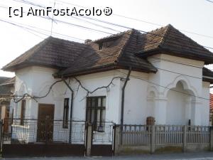 [P20] Casă urbană cu accente tradiționale, str. Republicii - Pucioasa.  » foto by tata123 🔱
 - 
<span class="allrVoted glyphicon glyphicon-heart hidden" id="av858780"></span>
<a class="m-l-10 hidden" id="sv858780" onclick="voting_Foto_DelVot(,858780,6734)" role="button">șterge vot <span class="glyphicon glyphicon-remove"></span></a>
<a id="v9858780" class=" c-red"  onclick="voting_Foto_SetVot(858780)" role="button"><span class="glyphicon glyphicon-heart-empty"></span> <b>LIKE</b> = Votează poza</a> <img class="hidden"  id="f858780W9" src="/imagini/loader.gif" border="0" /><span class="AjErrMes hidden" id="e858780ErM"></span>