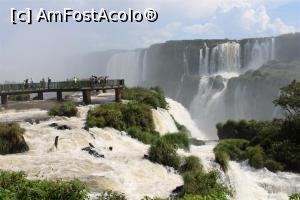 [P58] Foz do Iguaçu, Parcul Național Iguaçu, Pasarela Naipi și Cascada Belgrano în stânga, Cascada Rivadavia în dreapta pe malul argentinian și foarte puțin din Cascada Santa Maria, căderea ei... » foto by mprofeanu
 - 
<span class="allrVoted glyphicon glyphicon-heart hidden" id="av1158789"></span>
<a class="m-l-10 hidden" id="sv1158789" onclick="voting_Foto_DelVot(,1158789,6751)" role="button">șterge vot <span class="glyphicon glyphicon-remove"></span></a>
<a id="v91158789" class=" c-red"  onclick="voting_Foto_SetVot(1158789)" role="button"><span class="glyphicon glyphicon-heart-empty"></span> <b>LIKE</b> = Votează poza</a> <img class="hidden"  id="f1158789W9" src="/imagini/loader.gif" border="0" /><span class="AjErrMes hidden" id="e1158789ErM"></span>