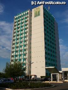 [P11] Hotelul Capitol -trei stele » foto by Claudiu U.
 - 
<span class="allrVoted glyphicon glyphicon-heart hidden" id="av225461"></span>
<a class="m-l-10 hidden" id="sv225461" onclick="voting_Foto_DelVot(,225461,6754)" role="button">șterge vot <span class="glyphicon glyphicon-remove"></span></a>
<a id="v9225461" class=" c-red"  onclick="voting_Foto_SetVot(225461)" role="button"><span class="glyphicon glyphicon-heart-empty"></span> <b>LIKE</b> = Votează poza</a> <img class="hidden"  id="f225461W9" src="/imagini/loader.gif" border="0" /><span class="AjErrMes hidden" id="e225461ErM"></span>