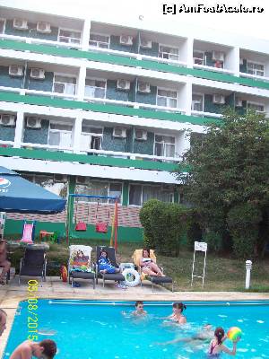 [P01] vedere hotel si piscina in dreapta intrari la receptie.  » foto by nelu73
 - 
<span class="allrVoted glyphicon glyphicon-heart hidden" id="av658046"></span>
<a class="m-l-10 hidden" id="sv658046" onclick="voting_Foto_DelVot(,658046,6772)" role="button">șterge vot <span class="glyphicon glyphicon-remove"></span></a>
<a id="v9658046" class=" c-red"  onclick="voting_Foto_SetVot(658046)" role="button"><span class="glyphicon glyphicon-heart-empty"></span> <b>LIKE</b> = Votează poza</a> <img class="hidden"  id="f658046W9" src="/imagini/loader.gif" border="0" /><span class="AjErrMes hidden" id="e658046ErM"></span>