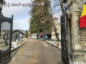 [P16] Intrarea la castelul Cantacuzino » foto by micutzu
 - 
<span class="allrVoted glyphicon glyphicon-heart hidden" id="av1215613"></span>
<a class="m-l-10 hidden" id="sv1215613" onclick="voting_Foto_DelVot(,1215613,6777)" role="button">șterge vot <span class="glyphicon glyphicon-remove"></span></a>
<a id="v91215613" class=" c-red"  onclick="voting_Foto_SetVot(1215613)" role="button"><span class="glyphicon glyphicon-heart-empty"></span> <b>LIKE</b> = Votează poza</a> <img class="hidden"  id="f1215613W9" src="/imagini/loader.gif" border="0" /><span class="AjErrMes hidden" id="e1215613ErM"></span>