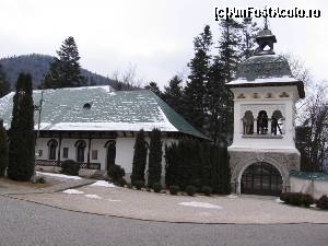 [P06] Curtea Mănăstirii Sinaia - clopotniță.  » foto by tata123 🔱
 - 
<span class="allrVoted glyphicon glyphicon-heart hidden" id="av605385"></span>
<a class="m-l-10 hidden" id="sv605385" onclick="voting_Foto_DelVot(,605385,6777)" role="button">șterge vot <span class="glyphicon glyphicon-remove"></span></a>
<a id="v9605385" class=" c-red"  onclick="voting_Foto_SetVot(605385)" role="button"><span class="glyphicon glyphicon-heart-empty"></span> <b>LIKE</b> = Votează poza</a> <img class="hidden"  id="f605385W9" src="/imagini/loader.gif" border="0" /><span class="AjErrMes hidden" id="e605385ErM"></span>