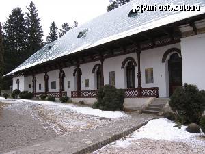 [P07] Corp chili în curtea nouă - Mănăstirea Sinaia.  » foto by tata123 🔱
 - 
<span class="allrVoted glyphicon glyphicon-heart hidden" id="av605386"></span>
<a class="m-l-10 hidden" id="sv605386" onclick="voting_Foto_DelVot(,605386,6777)" role="button">șterge vot <span class="glyphicon glyphicon-remove"></span></a>
<a id="v9605386" class=" c-red"  onclick="voting_Foto_SetVot(605386)" role="button"><span class="glyphicon glyphicon-heart-empty"></span> <b>LIKE</b> = Votează poza</a> <img class="hidden"  id="f605386W9" src="/imagini/loader.gif" border="0" /><span class="AjErrMes hidden" id="e605386ErM"></span>