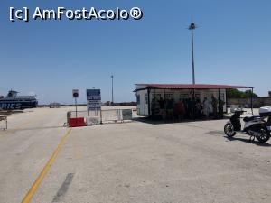 [P05] Portul Alexandroupoli și ghișeul de unde se ridică, cu o oră înainte de plecarea ferry-boat-ului, biletele rezervate online.  » foto by Aurici
 - 
<span class="allrVoted glyphicon glyphicon-heart hidden" id="av1082105"></span>
<a class="m-l-10 hidden" id="sv1082105" onclick="voting_Foto_DelVot(,1082105,6801)" role="button">șterge vot <span class="glyphicon glyphicon-remove"></span></a>
<a id="v91082105" class=" c-red"  onclick="voting_Foto_SetVot(1082105)" role="button"><span class="glyphicon glyphicon-heart-empty"></span> <b>LIKE</b> = Votează poza</a> <img class="hidden"  id="f1082105W9" src="/imagini/loader.gif" border="0" /><span class="AjErrMes hidden" id="e1082105ErM"></span>