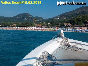 [P20] Taxiboat-ul se apropie de Valtos Beach. În depărtare se poate zări silueta Castelului lui Ali Pasa (puțin la stânga).  » foto by ovidiuyepi
 - 
<span class="allrVoted glyphicon glyphicon-heart hidden" id="av668316"></span>
<a class="m-l-10 hidden" id="sv668316" onclick="voting_Foto_DelVot(,668316,6811)" role="button">șterge vot <span class="glyphicon glyphicon-remove"></span></a>
<a id="v9668316" class=" c-red"  onclick="voting_Foto_SetVot(668316)" role="button"><span class="glyphicon glyphicon-heart-empty"></span> <b>LIKE</b> = Votează poza</a> <img class="hidden"  id="f668316W9" src="/imagini/loader.gif" border="0" /><span class="AjErrMes hidden" id="e668316ErM"></span>