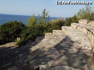 [P105] Scarile catre hotelul de lux aflat pe deal, la Karavostasi » foto by irinad
 - 
<span class="allrVoted glyphicon glyphicon-heart hidden" id="av546419"></span>
<a class="m-l-10 hidden" id="sv546419" onclick="voting_Foto_DelVot(,546419,6811)" role="button">șterge vot <span class="glyphicon glyphicon-remove"></span></a>
<a id="v9546419" class=" c-red"  onclick="voting_Foto_SetVot(546419)" role="button"><span class="glyphicon glyphicon-heart-empty"></span> <b>LIKE</b> = Votează poza</a> <img class="hidden"  id="f546419W9" src="/imagini/loader.gif" border="0" /><span class="AjErrMes hidden" id="e546419ErM"></span>