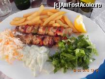 [P46] Ultima masa, Dukas, Limenas, souvlaki de pui... » foto by trandafir 1970*
 - 
<span class="allrVoted glyphicon glyphicon-heart hidden" id="av148110"></span>
<a class="m-l-10 hidden" id="sv148110" onclick="voting_Foto_DelVot(,148110,6854)" role="button">șterge vot <span class="glyphicon glyphicon-remove"></span></a>
<a id="v9148110" class=" c-red"  onclick="voting_Foto_SetVot(148110)" role="button"><span class="glyphicon glyphicon-heart-empty"></span> <b>LIKE</b> = Votează poza</a> <img class="hidden"  id="f148110W9" src="/imagini/loader.gif" border="0" /><span class="AjErrMes hidden" id="e148110ErM"></span>