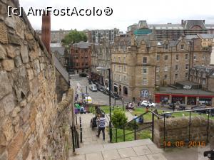 [P38] Edinborgh - Coborârea de la castel.  » foto by iulianic
 - 
<span class="allrVoted glyphicon glyphicon-heart hidden" id="av849909"></span>
<a class="m-l-10 hidden" id="sv849909" onclick="voting_Foto_DelVot(,849909,6898)" role="button">șterge vot <span class="glyphicon glyphicon-remove"></span></a>
<a id="v9849909" class=" c-red"  onclick="voting_Foto_SetVot(849909)" role="button"><span class="glyphicon glyphicon-heart-empty"></span> <b>LIKE</b> = Votează poza</a> <img class="hidden"  id="f849909W9" src="/imagini/loader.gif" border="0" /><span class="AjErrMes hidden" id="e849909ErM"></span>