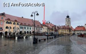 [P01] Piața Mică Sibiu (clădirea în care se află restaurantul este marcată cu săgeată roșie) » foto by AZE
 - 
<span class="allrVoted glyphicon glyphicon-heart hidden" id="av1443189"></span>
<a class="m-l-10 hidden" id="sv1443189" onclick="voting_Foto_DelVot(,1443189,6927)" role="button">șterge vot <span class="glyphicon glyphicon-remove"></span></a>
<a id="v91443189" class=" c-red"  onclick="voting_Foto_SetVot(1443189)" role="button"><span class="glyphicon glyphicon-heart-empty"></span> <b>LIKE</b> = Votează poza</a> <img class="hidden"  id="f1443189W9" src="/imagini/loader.gif" border="0" /><span class="AjErrMes hidden" id="e1443189ErM"></span>