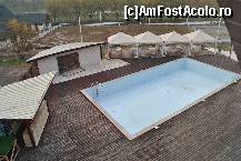 [P11] Vedere de la etaj cu piscina si in plan indepartat zona de calarie si locul de joaca pentru copii » foto by Gabise
 - 
<span class="allrVoted glyphicon glyphicon-heart hidden" id="av384398"></span>
<a class="m-l-10 hidden" id="sv384398" onclick="voting_Foto_DelVot(,384398,6942)" role="button">șterge vot <span class="glyphicon glyphicon-remove"></span></a>
<a id="v9384398" class=" c-red"  onclick="voting_Foto_SetVot(384398)" role="button"><span class="glyphicon glyphicon-heart-empty"></span> <b>LIKE</b> = Votează poza</a> <img class="hidden"  id="f384398W9" src="/imagini/loader.gif" border="0" /><span class="AjErrMes hidden" id="e384398ErM"></span>