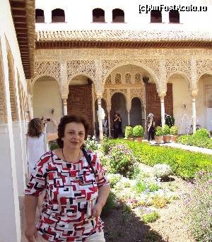 [P14] Alhambra - Patio de Arranayes, cu plantele aromatice, în faţă la Palacio de Comares » foto by Carmen Ion
 - 
<span class="allrVoted glyphicon glyphicon-heart hidden" id="av608554"></span>
<a class="m-l-10 hidden" id="sv608554" onclick="voting_Foto_DelVot(,608554,7020)" role="button">șterge vot <span class="glyphicon glyphicon-remove"></span></a>
<a id="v9608554" class=" c-red"  onclick="voting_Foto_SetVot(608554)" role="button"><span class="glyphicon glyphicon-heart-empty"></span> <b>LIKE</b> = Votează poza</a> <img class="hidden"  id="f608554W9" src="/imagini/loader.gif" border="0" /><span class="AjErrMes hidden" id="e608554ErM"></span>