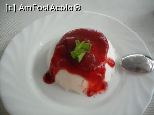 P16 [SEP-2016] Panna Cotta cu jeleu de căpșune. 