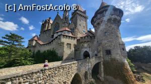 [P18] Castelul a fost protejat de atacatori printr-un sant adanc, intrarea pe poarta acestuia facandu-se pe un pod mobil. Pe langa functia de protectie, santul<strong> </strong>ascunde un pasaj subteran secret, care a fost sapat in stanca existenta in perioada reconstructiei, pentru a prelua material de constructie din aceasta. Tunelul a fost extins si serveste drept cale de evacuare spre Dunare, lung de 200 m. » foto by geani anto
 - 
<span class="allrVoted glyphicon glyphicon-heart hidden" id="av1398728"></span>
<a class="m-l-10 hidden" id="sv1398728" onclick="voting_Foto_DelVot(,1398728,7068)" role="button">șterge vot <span class="glyphicon glyphicon-remove"></span></a>
<a id="v91398728" class=" c-red"  onclick="voting_Foto_SetVot(1398728)" role="button"><span class="glyphicon glyphicon-heart-empty"></span> <b>LIKE</b> = Votează poza</a> <img class="hidden"  id="f1398728W9" src="/imagini/loader.gif" border="0" /><span class="AjErrMes hidden" id="e1398728ErM"></span>