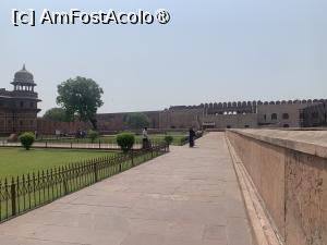 [P11] Agra Fort,India » foto by AZE
 - 
<span class="allrVoted glyphicon glyphicon-heart hidden" id="av1435975"></span>
<a class="m-l-10 hidden" id="sv1435975" onclick="voting_Foto_DelVot(,1435975,7081)" role="button">șterge vot <span class="glyphicon glyphicon-remove"></span></a>
<a id="v91435975" class=" c-red"  onclick="voting_Foto_SetVot(1435975)" role="button"><span class="glyphicon glyphicon-heart-empty"></span> <b>LIKE</b> = Votează poza</a> <img class="hidden"  id="f1435975W9" src="/imagini/loader.gif" border="0" /><span class="AjErrMes hidden" id="e1435975ErM"></span>