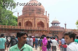 [P12] Aproape de Taj Mahal.  » foto by glcitizen
 - 
<span class="allrVoted glyphicon glyphicon-heart hidden" id="av867649"></span>
<a class="m-l-10 hidden" id="sv867649" onclick="voting_Foto_DelVot(,867649,7091)" role="button">șterge vot <span class="glyphicon glyphicon-remove"></span></a>
<a id="v9867649" class=" c-red"  onclick="voting_Foto_SetVot(867649)" role="button"><span class="glyphicon glyphicon-heart-empty"></span> <b>LIKE</b> = Votează poza</a> <img class="hidden"  id="f867649W9" src="/imagini/loader.gif" border="0" /><span class="AjErrMes hidden" id="e867649ErM"></span>