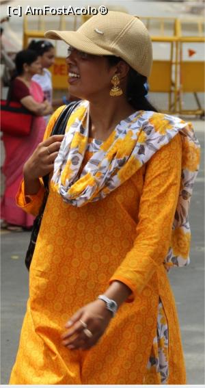 [P13] Aurul, sari floral, dupatta, șalvari și un zâmbet, o combinație letală pentru o tânără indiancă.  » foto by glcitizen
 - 
<span class="allrVoted glyphicon glyphicon-heart hidden" id="av870376"></span>
<a class="m-l-10 hidden" id="sv870376" onclick="voting_Foto_DelVot(,870376,7091)" role="button">șterge vot <span class="glyphicon glyphicon-remove"></span></a>
<a id="v9870376" class=" c-red"  onclick="voting_Foto_SetVot(870376)" role="button"><span class="glyphicon glyphicon-heart-empty"></span> <b>LIKE</b> = Votează poza</a> <img class="hidden"  id="f870376W9" src="/imagini/loader.gif" border="0" /><span class="AjErrMes hidden" id="e870376ErM"></span>