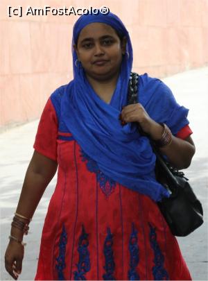 [P15] Combinație de bun gust între sari și lehenga. » foto by glcitizen
 - 
<span class="allrVoted glyphicon glyphicon-heart hidden" id="av870378"></span>
<a class="m-l-10 hidden" id="sv870378" onclick="voting_Foto_DelVot(,870378,7091)" role="button">șterge vot <span class="glyphicon glyphicon-remove"></span></a>
<a id="v9870378" class=" c-red"  onclick="voting_Foto_SetVot(870378)" role="button"><span class="glyphicon glyphicon-heart-empty"></span> <b>LIKE</b> = Votează poza</a> <img class="hidden"  id="f870378W9" src="/imagini/loader.gif" border="0" /><span class="AjErrMes hidden" id="e870378ErM"></span>