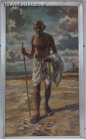 [P16] Ținuta indianului din mediul rural, după modelul ancestral dhotti, preluat de Ghandi. » foto by glcitizen
 - 
<span class="allrVoted glyphicon glyphicon-heart hidden" id="av870379"></span>
<a class="m-l-10 hidden" id="sv870379" onclick="voting_Foto_DelVot(,870379,7091)" role="button">șterge vot <span class="glyphicon glyphicon-remove"></span></a>
<a id="v9870379" class=" c-red"  onclick="voting_Foto_SetVot(870379)" role="button"><span class="glyphicon glyphicon-heart-empty"></span> <b>LIKE</b> = Votează poza</a> <img class="hidden"  id="f870379W9" src="/imagini/loader.gif" border="0" /><span class="AjErrMes hidden" id="e870379ErM"></span>