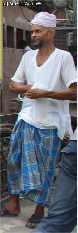 [P05] Un turban transformat în tunică numită pagari, cămașa albă și o fustă numită pancha.  » foto by glcitizen
 - 
<span class="allrVoted glyphicon glyphicon-heart hidden" id="av870362"></span>
<a class="m-l-10 hidden" id="sv870362" onclick="voting_Foto_DelVot(,870362,7091)" role="button">șterge vot <span class="glyphicon glyphicon-remove"></span></a>
<a id="v9870362" class=" c-red"  onclick="voting_Foto_SetVot(870362)" role="button"><span class="glyphicon glyphicon-heart-empty"></span> <b>LIKE</b> = Votează poza</a> <img class="hidden"  id="f870362W9" src="/imagini/loader.gif" border="0" /><span class="AjErrMes hidden" id="e870362ErM"></span>