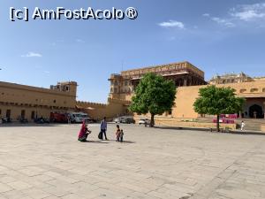 [P17] Amber Fort,Jaleb Chowk » foto by AZE
 - 
<span class="allrVoted glyphicon glyphicon-heart hidden" id="av1444365"></span>
<a class="m-l-10 hidden" id="sv1444365" onclick="voting_Foto_DelVot(,1444365,7099)" role="button">șterge vot <span class="glyphicon glyphicon-remove"></span></a>
<a id="v91444365" class=" c-red"  onclick="voting_Foto_SetVot(1444365)" role="button"><span class="glyphicon glyphicon-heart-empty"></span> <b>LIKE</b> = Votează poza</a> <img class="hidden"  id="f1444365W9" src="/imagini/loader.gif" border="0" /><span class="AjErrMes hidden" id="e1444365ErM"></span>