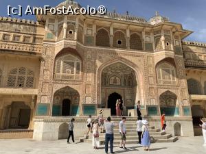 [P40] Amber Fort,Ganesh Pol » foto by AZE
 - 
<span class="allrVoted glyphicon glyphicon-heart hidden" id="av1444388"></span>
<a class="m-l-10 hidden" id="sv1444388" onclick="voting_Foto_DelVot(,1444388,7099)" role="button">șterge vot <span class="glyphicon glyphicon-remove"></span></a>
<a id="v91444388" class=" c-red"  onclick="voting_Foto_SetVot(1444388)" role="button"><span class="glyphicon glyphicon-heart-empty"></span> <b>LIKE</b> = Votează poza</a> <img class="hidden"  id="f1444388W9" src="/imagini/loader.gif" border="0" /><span class="AjErrMes hidden" id="e1444388ErM"></span>