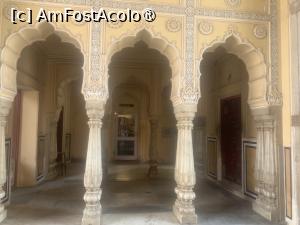 [P15] City Palace Jaipur » foto by AZE
 - 
<span class="allrVoted glyphicon glyphicon-heart hidden" id="av1446827"></span>
<a class="m-l-10 hidden" id="sv1446827" onclick="voting_Foto_DelVot(,1446827,7099)" role="button">șterge vot <span class="glyphicon glyphicon-remove"></span></a>
<a id="v91446827" class=" c-red"  onclick="voting_Foto_SetVot(1446827)" role="button"><span class="glyphicon glyphicon-heart-empty"></span> <b>LIKE</b> = Votează poza</a> <img class="hidden"  id="f1446827W9" src="/imagini/loader.gif" border="0" /><span class="AjErrMes hidden" id="e1446827ErM"></span>