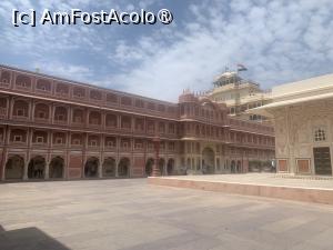 [P17] City Palace Jaipur,curte interioară » foto by AZE
 - 
<span class="allrVoted glyphicon glyphicon-heart hidden" id="av1446829"></span>
<a class="m-l-10 hidden" id="sv1446829" onclick="voting_Foto_DelVot(,1446829,7099)" role="button">șterge vot <span class="glyphicon glyphicon-remove"></span></a>
<a id="v91446829" class=" c-red"  onclick="voting_Foto_SetVot(1446829)" role="button"><span class="glyphicon glyphicon-heart-empty"></span> <b>LIKE</b> = Votează poza</a> <img class="hidden"  id="f1446829W9" src="/imagini/loader.gif" border="0" /><span class="AjErrMes hidden" id="e1446829ErM"></span>