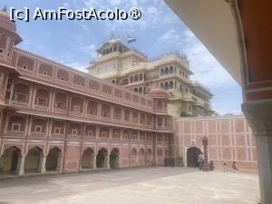 [P20] City Palace Jaipur » foto by AZE
 - 
<span class="allrVoted glyphicon glyphicon-heart hidden" id="av1446832"></span>
<a class="m-l-10 hidden" id="sv1446832" onclick="voting_Foto_DelVot(,1446832,7099)" role="button">șterge vot <span class="glyphicon glyphicon-remove"></span></a>
<a id="v91446832" class=" c-red"  onclick="voting_Foto_SetVot(1446832)" role="button"><span class="glyphicon glyphicon-heart-empty"></span> <b>LIKE</b> = Votează poza</a> <img class="hidden"  id="f1446832W9" src="/imagini/loader.gif" border="0" /><span class="AjErrMes hidden" id="e1446832ErM"></span>