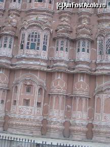 [P09] Hawa Mahal - Palatul vanturilor » foto by ghecamelia
 - 
<span class="allrVoted glyphicon glyphicon-heart hidden" id="av121920"></span>
<a class="m-l-10 hidden" id="sv121920" onclick="voting_Foto_DelVot(,121920,7099)" role="button">șterge vot <span class="glyphicon glyphicon-remove"></span></a>
<a id="v9121920" class=" c-red"  onclick="voting_Foto_SetVot(121920)" role="button"><span class="glyphicon glyphicon-heart-empty"></span> <b>LIKE</b> = Votează poza</a> <img class="hidden"  id="f121920W9" src="/imagini/loader.gif" border="0" /><span class="AjErrMes hidden" id="e121920ErM"></span>