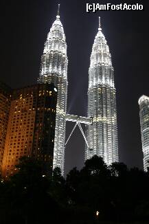 [P01] Petronas Towers noaptea » foto by mariarosa
 - 
<span class="allrVoted glyphicon glyphicon-heart hidden" id="av204839"></span>
<a class="m-l-10 hidden" id="sv204839" onclick="voting_Foto_DelVot(,204839,7116)" role="button">șterge vot <span class="glyphicon glyphicon-remove"></span></a>
<a id="v9204839" class=" c-red"  onclick="voting_Foto_SetVot(204839)" role="button"><span class="glyphicon glyphicon-heart-empty"></span> <b>LIKE</b> = Votează poza</a> <img class="hidden"  id="f204839W9" src="/imagini/loader.gif" border="0" /><span class="AjErrMes hidden" id="e204839ErM"></span>