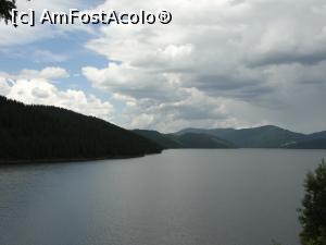[P05] Lacul Vidra - în depărtare se vede stațiunea Voineasa; cam se apropia ploaia » foto by RoxanaGRS
 - 
<span class="allrVoted glyphicon glyphicon-heart hidden" id="av1245180"></span>
<a class="m-l-10 hidden" id="sv1245180" onclick="voting_Foto_DelVot(,1245180,7149)" role="button">șterge vot <span class="glyphicon glyphicon-remove"></span></a>
<a id="v91245180" class=" c-red"  onclick="voting_Foto_SetVot(1245180)" role="button"><span class="glyphicon glyphicon-heart-empty"></span> <b>LIKE</b> = Votează poza</a> <img class="hidden"  id="f1245180W9" src="/imagini/loader.gif" border="0" /><span class="AjErrMes hidden" id="e1245180ErM"></span>
