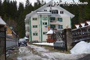 [P27] Hotelul Cascada, arata bine și este poziționat strategic, la începutul traseelor montane » foto by zake
 - 
<span class="allrVoted glyphicon glyphicon-heart hidden" id="av696697"></span>
<a class="m-l-10 hidden" id="sv696697" onclick="voting_Foto_DelVot(,696697,7157)" role="button">șterge vot <span class="glyphicon glyphicon-remove"></span></a>
<a id="v9696697" class=" c-red"  onclick="voting_Foto_SetVot(696697)" role="button"><span class="glyphicon glyphicon-heart-empty"></span> <b>LIKE</b> = Votează poza</a> <img class="hidden"  id="f696697W9" src="/imagini/loader.gif" border="0" /><span class="AjErrMes hidden" id="e696697ErM"></span>