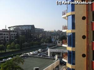 [P07] Vedere din cameră, hotelul este amplasat la stradă.  » foto by amalia80
 - 
<span class="allrVoted glyphicon glyphicon-heart hidden" id="av650554"></span>
<a class="m-l-10 hidden" id="sv650554" onclick="voting_Foto_DelVot(,650554,7174)" role="button">șterge vot <span class="glyphicon glyphicon-remove"></span></a>
<a id="v9650554" class=" c-red"  onclick="voting_Foto_SetVot(650554)" role="button"><span class="glyphicon glyphicon-heart-empty"></span> <b>LIKE</b> = Votează poza</a> <img class="hidden"  id="f650554W9" src="/imagini/loader.gif" border="0" /><span class="AjErrMes hidden" id="e650554ErM"></span>