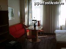 [P13] Poza 2 cu camera...destul de incapatoare, fara balcon in schimb! » foto by gaijinnnnn*
 - 
<span class="allrVoted glyphicon glyphicon-heart hidden" id="av124764"></span>
<a class="m-l-10 hidden" id="sv124764" onclick="voting_Foto_DelVot(,124764,7175)" role="button">șterge vot <span class="glyphicon glyphicon-remove"></span></a>
<a id="v9124764" class=" c-red"  onclick="voting_Foto_SetVot(124764)" role="button"><span class="glyphicon glyphicon-heart-empty"></span> <b>LIKE</b> = Votează poza</a> <img class="hidden"  id="f124764W9" src="/imagini/loader.gif" border="0" /><span class="AjErrMes hidden" id="e124764ErM"></span>