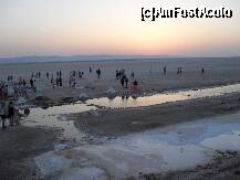 [P09] a doua zi a excursiei sahariene, la ora 5 dimineata vedeam rasaritul de soare la Chott el Djerid unde e cel mai mare lac de sare din sudul Tunisiei » foto by Pia
 - 
<span class="allrVoted glyphicon glyphicon-heart hidden" id="av179525"></span>
<a class="m-l-10 hidden" id="sv179525" onclick="voting_Foto_DelVot(,179525,7177)" role="button">șterge vot <span class="glyphicon glyphicon-remove"></span></a>
<a id="v9179525" class=" c-red"  onclick="voting_Foto_SetVot(179525)" role="button"><span class="glyphicon glyphicon-heart-empty"></span> <b>LIKE</b> = Votează poza</a> <img class="hidden"  id="f179525W9" src="/imagini/loader.gif" border="0" /><span class="AjErrMes hidden" id="e179525ErM"></span>