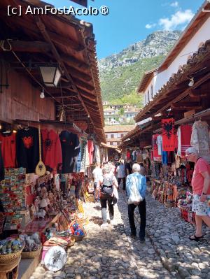 [P22] Old Bazaar Kruja » foto by raducondurache
 - 
<span class="allrVoted glyphicon glyphicon-heart hidden" id="av1429587"></span>
<a class="m-l-10 hidden" id="sv1429587" onclick="voting_Foto_DelVot(,1429587,7202)" role="button">șterge vot <span class="glyphicon glyphicon-remove"></span></a>
<a id="v91429587" class=" c-red"  onclick="voting_Foto_SetVot(1429587)" role="button"><span class="glyphicon glyphicon-heart-empty"></span> <b>LIKE</b> = Votează poza</a> <img class="hidden"  id="f1429587W9" src="/imagini/loader.gif" border="0" /><span class="AjErrMes hidden" id="e1429587ErM"></span>