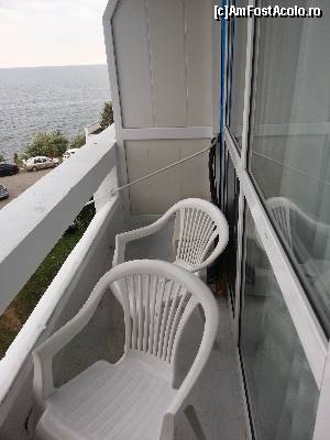 [P07] Ce sa faci in acest balcon cu niste scaune supradimensionate? Disconfort total!  » foto by aad
 - 
<span class="allrVoted glyphicon glyphicon-heart hidden" id="av556920"></span>
<a class="m-l-10 hidden" id="sv556920" onclick="voting_Foto_DelVot(,556920,7216)" role="button">șterge vot <span class="glyphicon glyphicon-remove"></span></a>
<a id="v9556920" class=" c-red"  onclick="voting_Foto_SetVot(556920)" role="button"><span class="glyphicon glyphicon-heart-empty"></span> <b>LIKE</b> = Votează poza</a> <img class="hidden"  id="f556920W9" src="/imagini/loader.gif" border="0" /><span class="AjErrMes hidden" id="e556920ErM"></span>