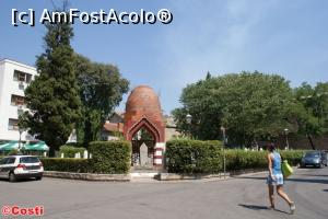 [P36] Intrarea în cimitirul musulman de la Geamia beiului Karađoz » foto by Costi
 - 
<span class="allrVoted glyphicon glyphicon-heart hidden" id="av770101"></span>
<a class="m-l-10 hidden" id="sv770101" onclick="voting_Foto_DelVot(,770101,7233)" role="button">șterge vot <span class="glyphicon glyphicon-remove"></span></a>
<a id="v9770101" class=" c-red"  onclick="voting_Foto_SetVot(770101)" role="button"><span class="glyphicon glyphicon-heart-empty"></span> <b>LIKE</b> = Votează poza</a> <img class="hidden"  id="f770101W9" src="/imagini/loader.gif" border="0" /><span class="AjErrMes hidden" id="e770101ErM"></span>