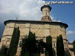 [P08] Biserica manastirii are o arhitectura diferita de celelelat manastiri bucovinenen protejate de UNESCO. 
Arhitectura impreuna cu masivitatea si maretia constructiei sunt impunatoare » foto by Dan&Ema
 - 
<span class="allrVoted glyphicon glyphicon-heart hidden" id="av555870"></span>
<a class="m-l-10 hidden" id="sv555870" onclick="voting_Foto_DelVot(,555870,7245)" role="button">șterge vot <span class="glyphicon glyphicon-remove"></span></a>
<a id="v9555870" class=" c-red"  onclick="voting_Foto_SetVot(555870)" role="button"><span class="glyphicon glyphicon-heart-empty"></span> <b>LIKE</b> = Votează poza</a> <img class="hidden"  id="f555870W9" src="/imagini/loader.gif" border="0" /><span class="AjErrMes hidden" id="e555870ErM"></span>